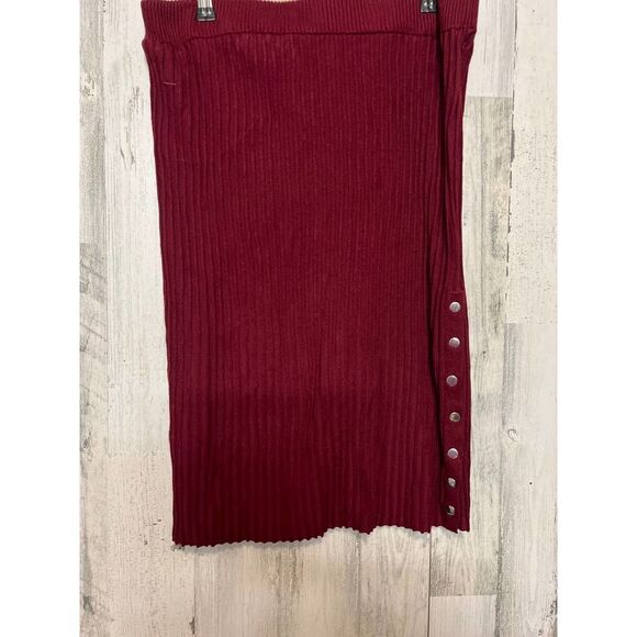 Almost Famous Burgundy Ribbed Midi Skirt 2X – Button Side Detail, Stretchy Knit - Picture 4 of 5
